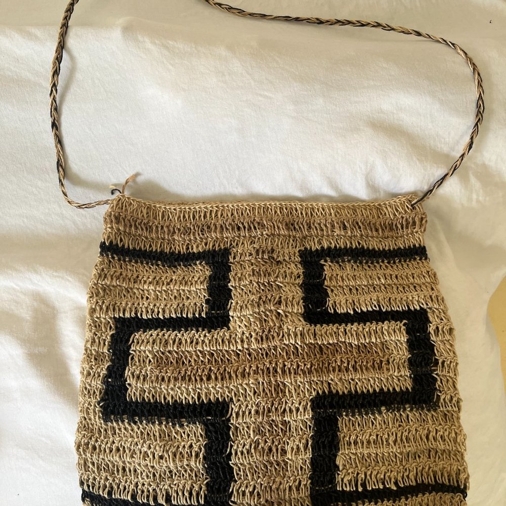 Ralph Lauren Natural Straw Crossbody Bag with Black Geometric Pattern - Picture 3 of 5